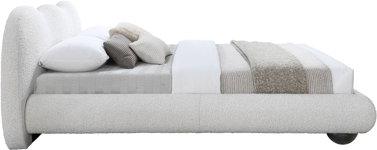 Hyde - Bed