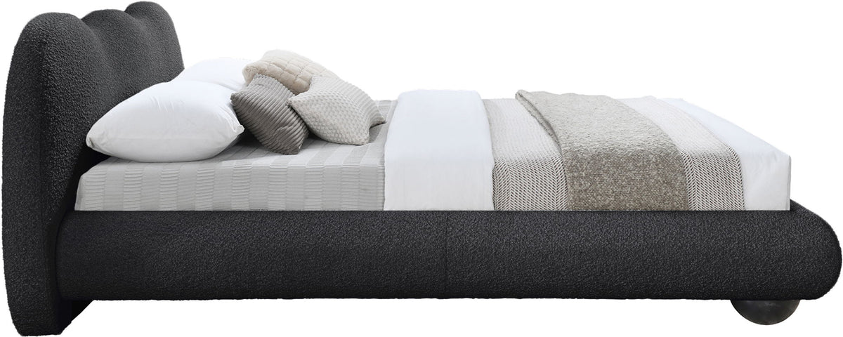 Hyde - Bed