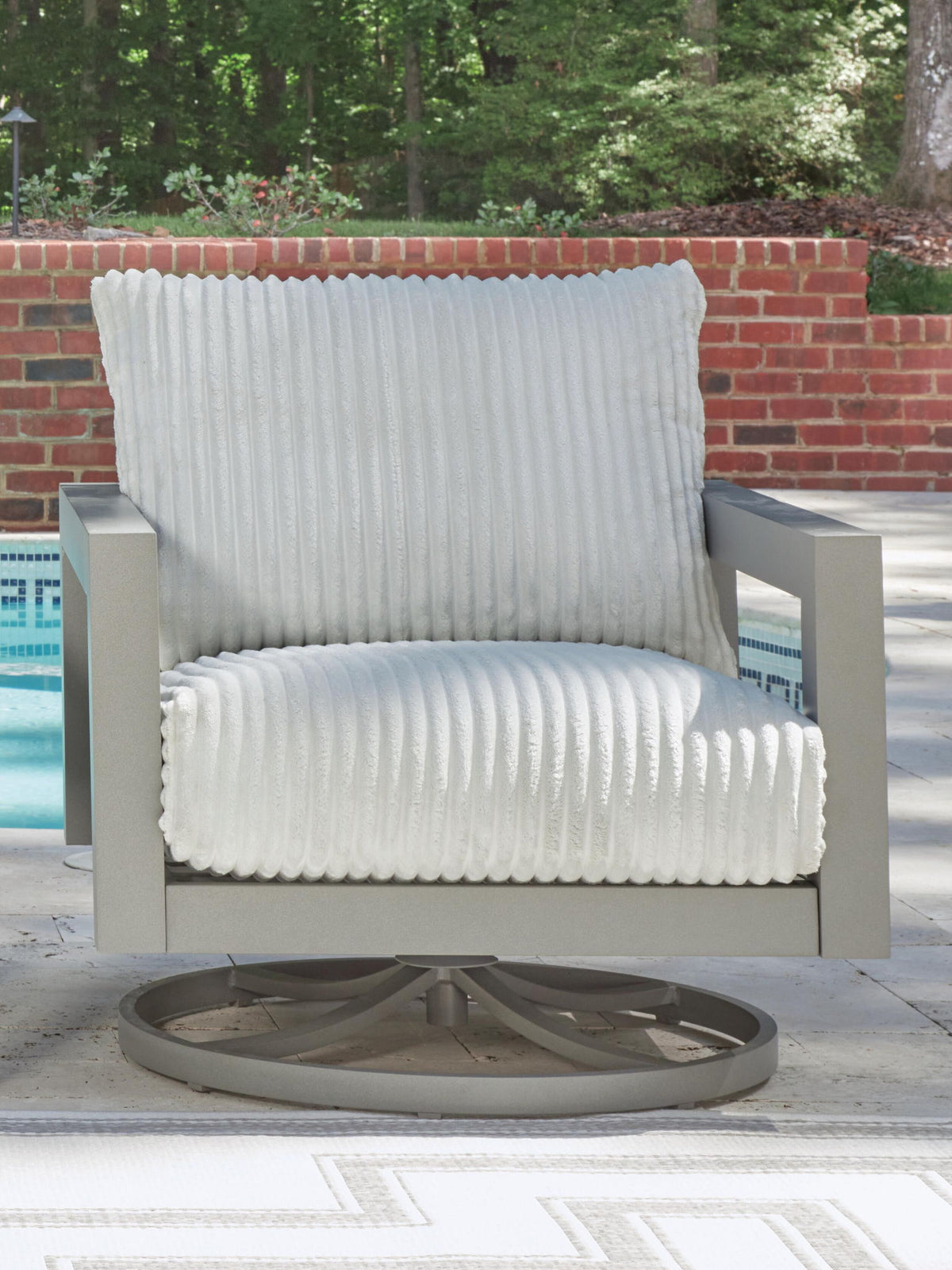 Hurley Park - 4 Pc. - Outdoor Sofa, 2 Lounge Chairs And Coffee Table - Gray