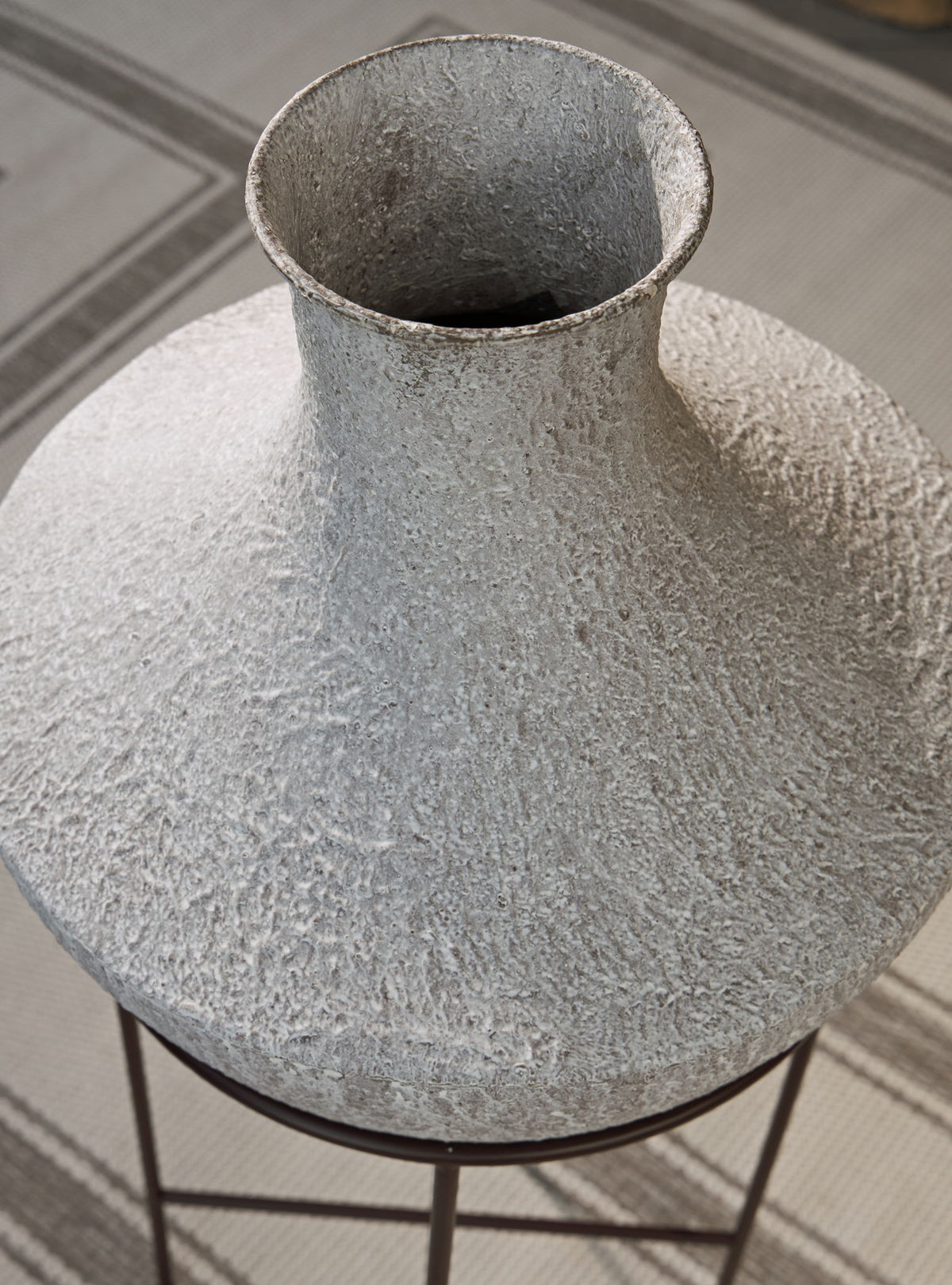 Estonbank - Vase - 35" - Distressed Cream