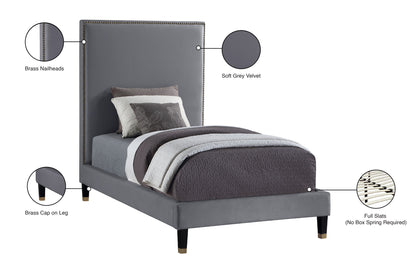 Harlie - Bed