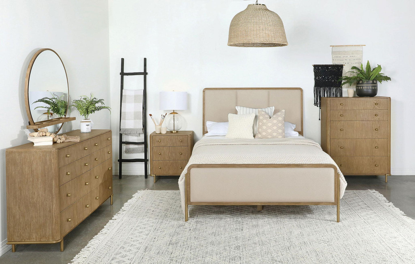 Arini 5-piece Eastern King Bedroom Set Cream and Sand Wash