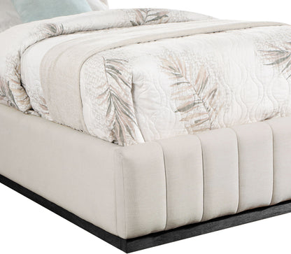 Lucia - Bed